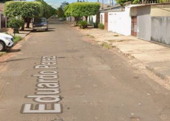 Três pessoas são baleadas na calçada em frente de casa em Campo Grande