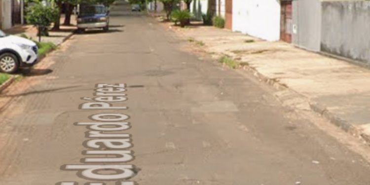 Três pessoas são baleadas na calçada em frente de casa em Campo Grande