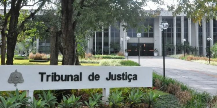 Rede social é condenada por manter nude falso de mulher criado por IA em postagem