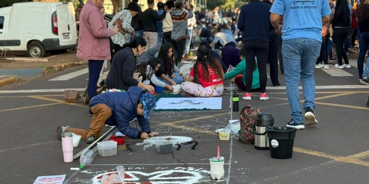 Montagens de tapetes de Corpus Christi une fiéis em várias cidades de MS; FOTOS
